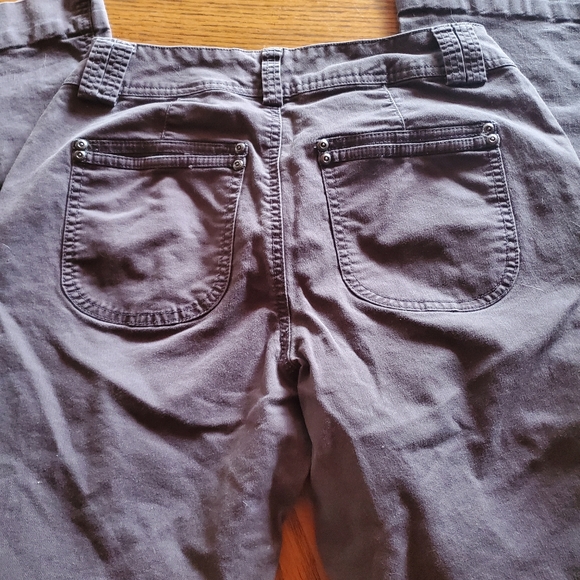 Bandolino jeans. Size 6 grey (see third pic) - Picture 3 of 3